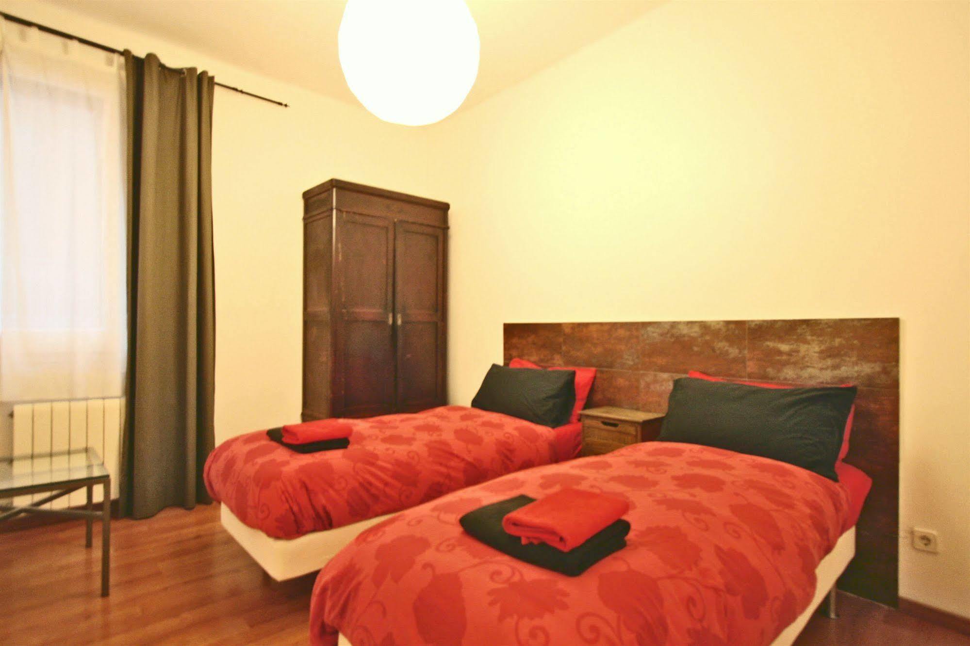 Vidre Home - Plaza Real Barcelona Bagian luar foto